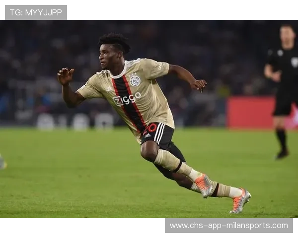 阿贾克斯瞄准哈兰德式高塔引援，开启新时代的中锋梦想